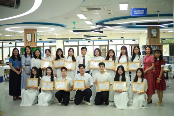 Gặp gỡ Giám đốc Học viện - Giáo dục Truyền thống - Tuyên dương Sinh viên tiêu biểu Khoa Kinh tế chính trị năm 2026